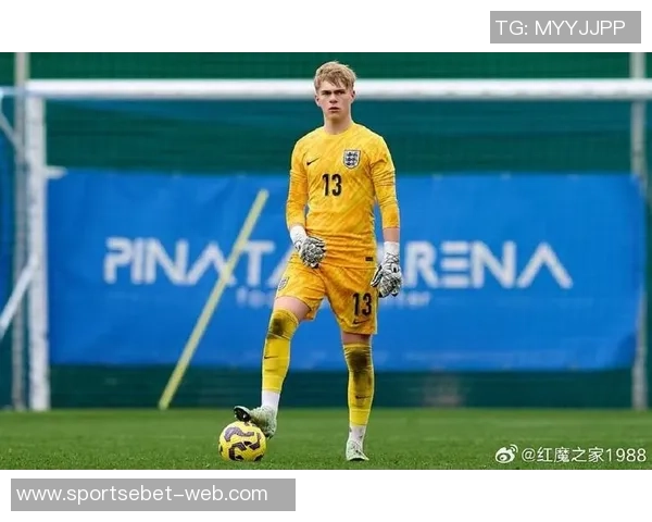 曼联正式签约德比郡青年队16岁门将查理哈迪开启新篇章